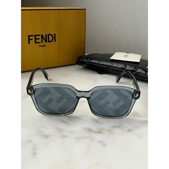 NEW Fendi FE40025F Blue Mirror Logo Lens Unisex Sunglasses - Picture 6 of 8